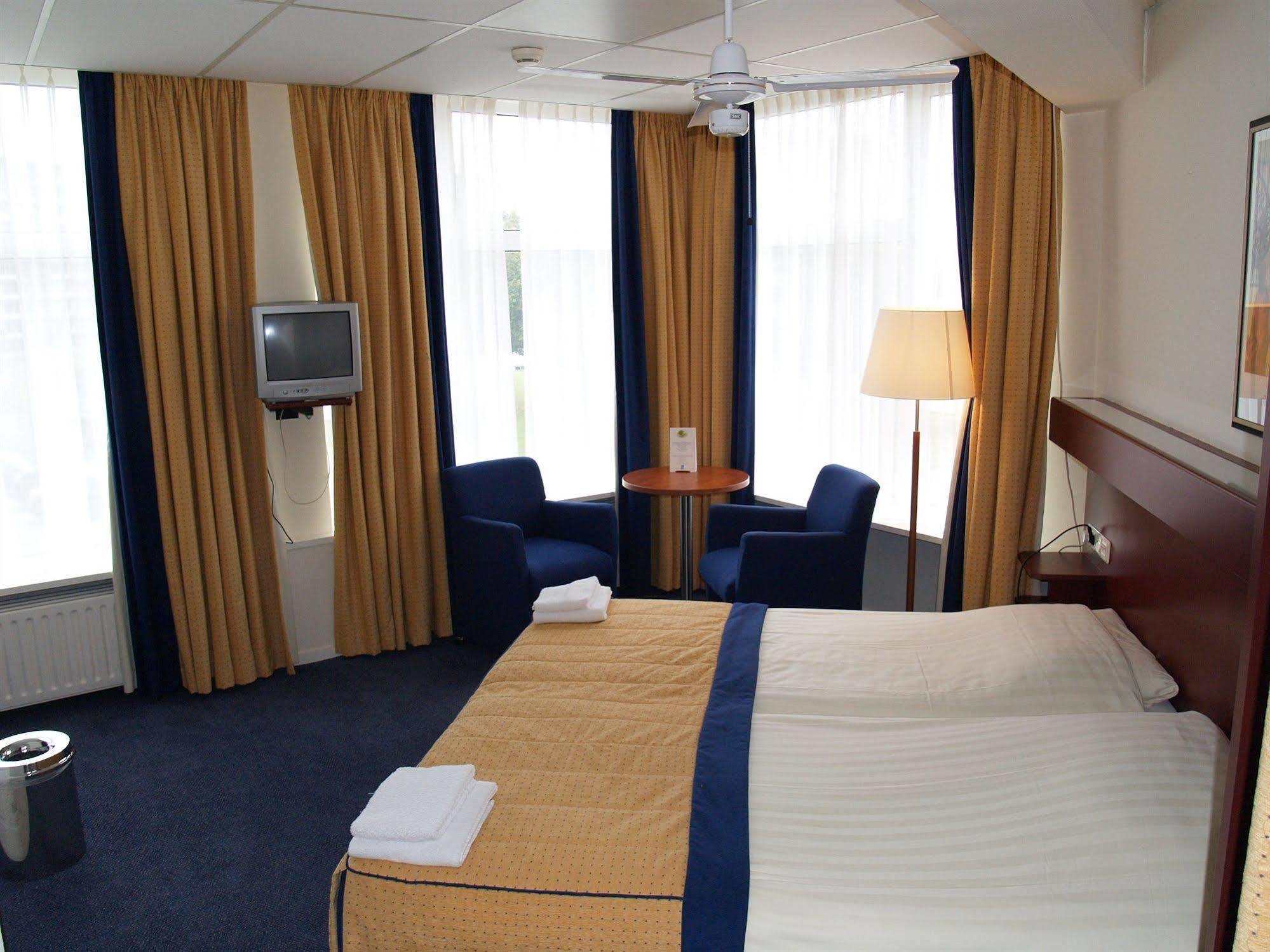 Eurohotel ลีวาร์เดิน ภายนอก รูปภาพ