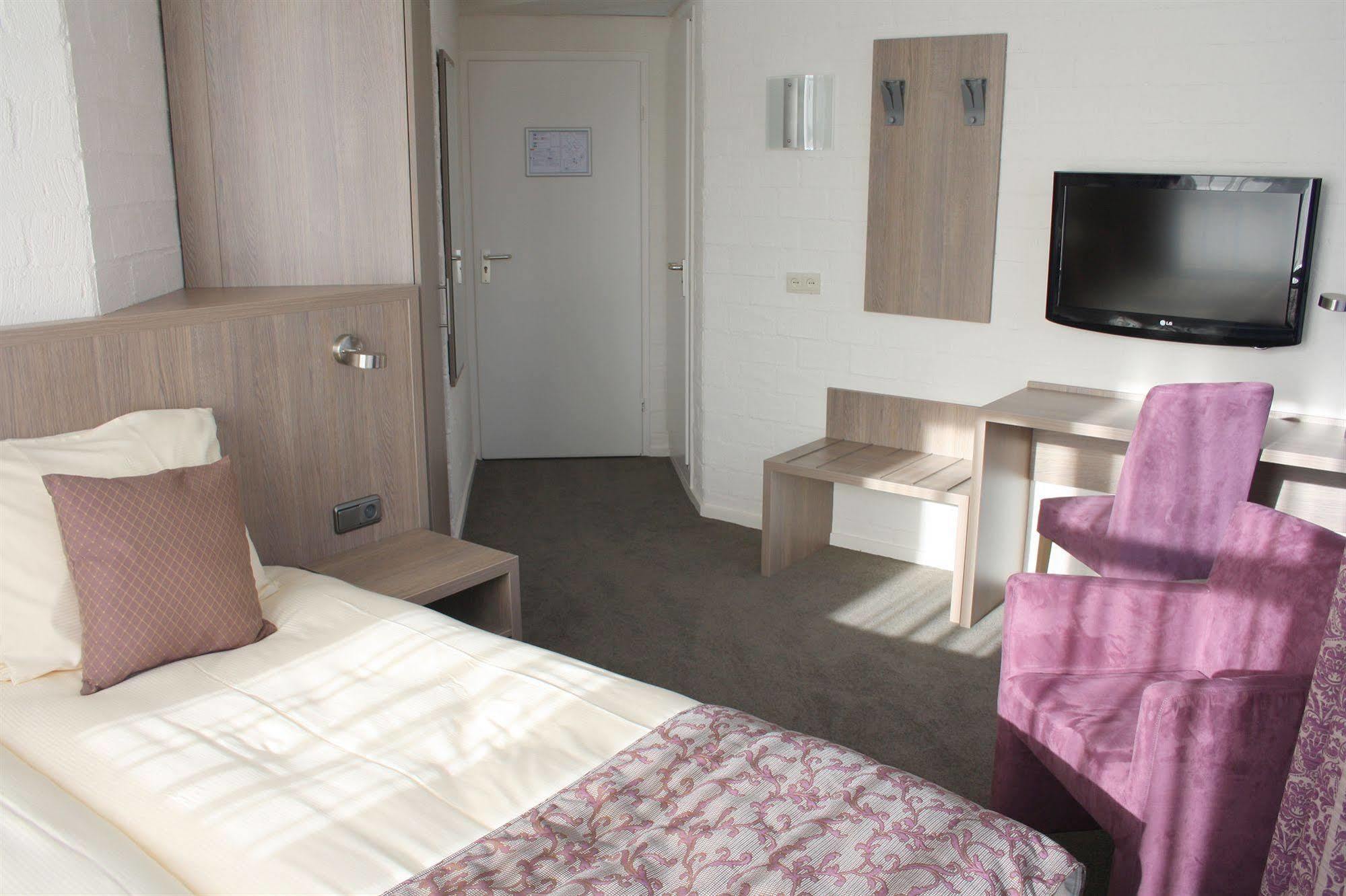 Eurohotel ลีวาร์เดิน ภายนอก รูปภาพ