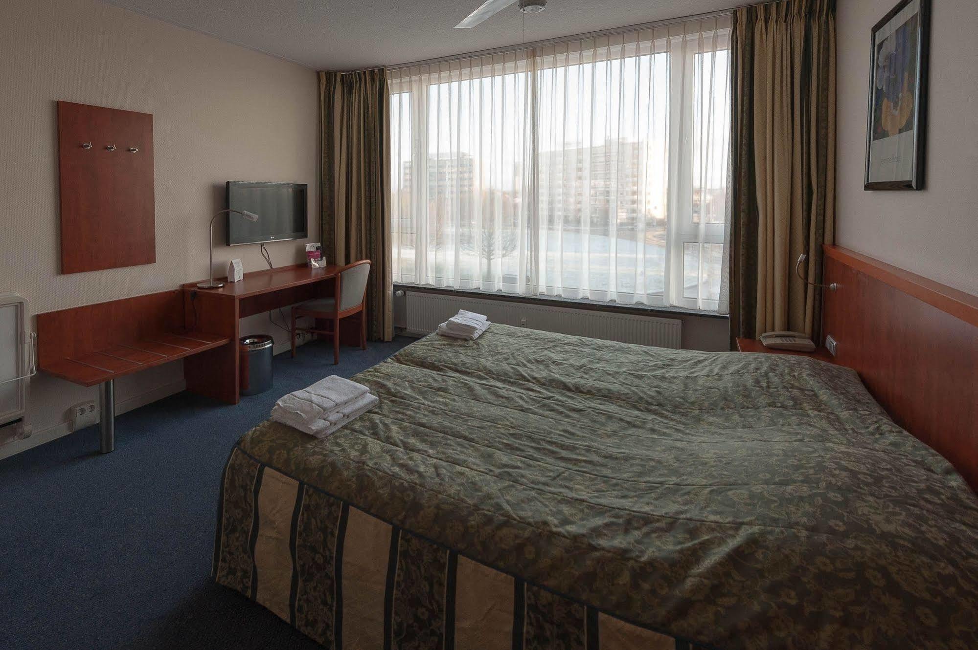 Eurohotel ลีวาร์เดิน ภายนอก รูปภาพ