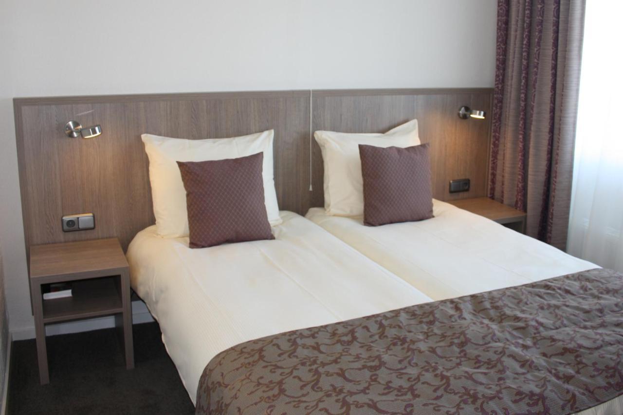 Eurohotel ลีวาร์เดิน ภายนอก รูปภาพ